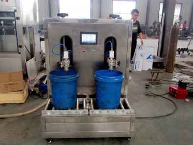 潤(rùn)滑油中桶灌裝機(jī)